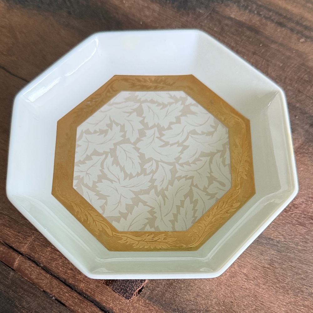 Wamsutta Porcelain Octagon Soap Trinket Dish Baroque Damask Japan- Ivory & Gold